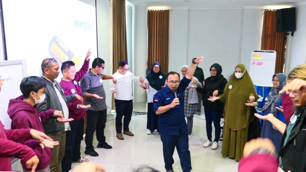 Training Smart Team Synergy – PT PLN Indonesia Power Services 7 Ice breaking seru dipandu fasilitator