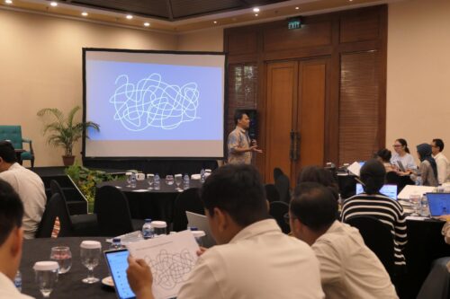 Kuliah interaktif peserta dengan trainer