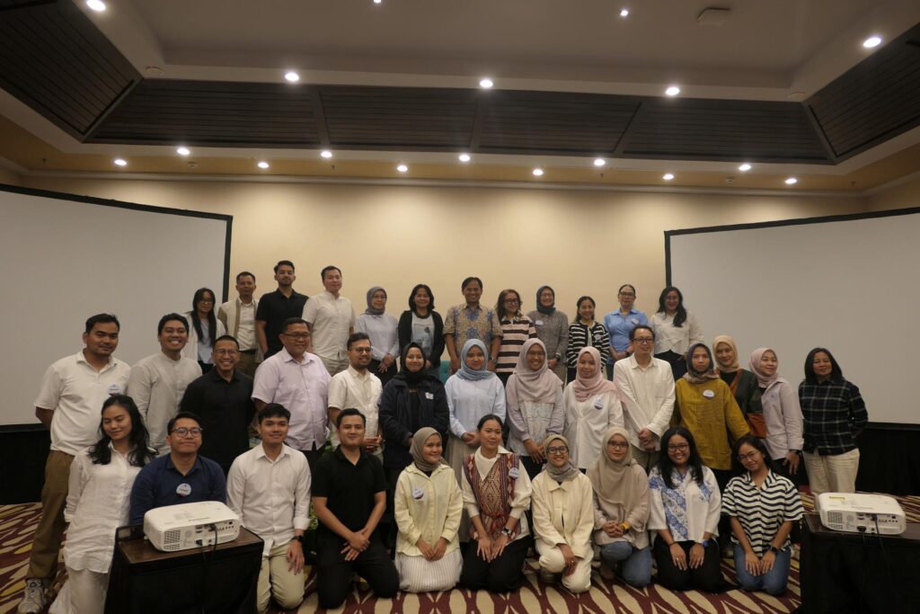 Foto bersama dengan trainer