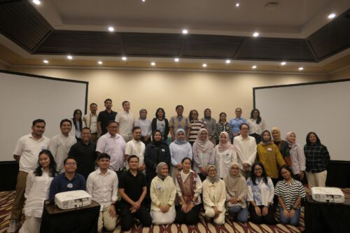 Foto bersama dengan trainer