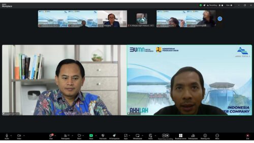 Diskusi seru peserta oleh trainer