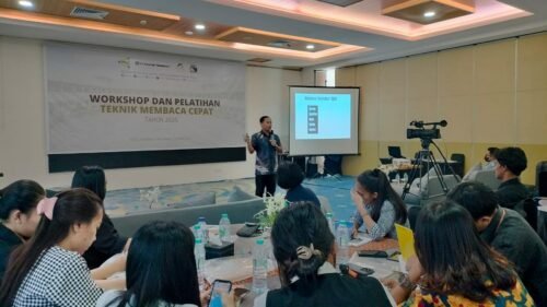Training Speed Reading for Smart People - Sekolah Asrama Taruna Papua 3 Pemaparan materi oleh trainer