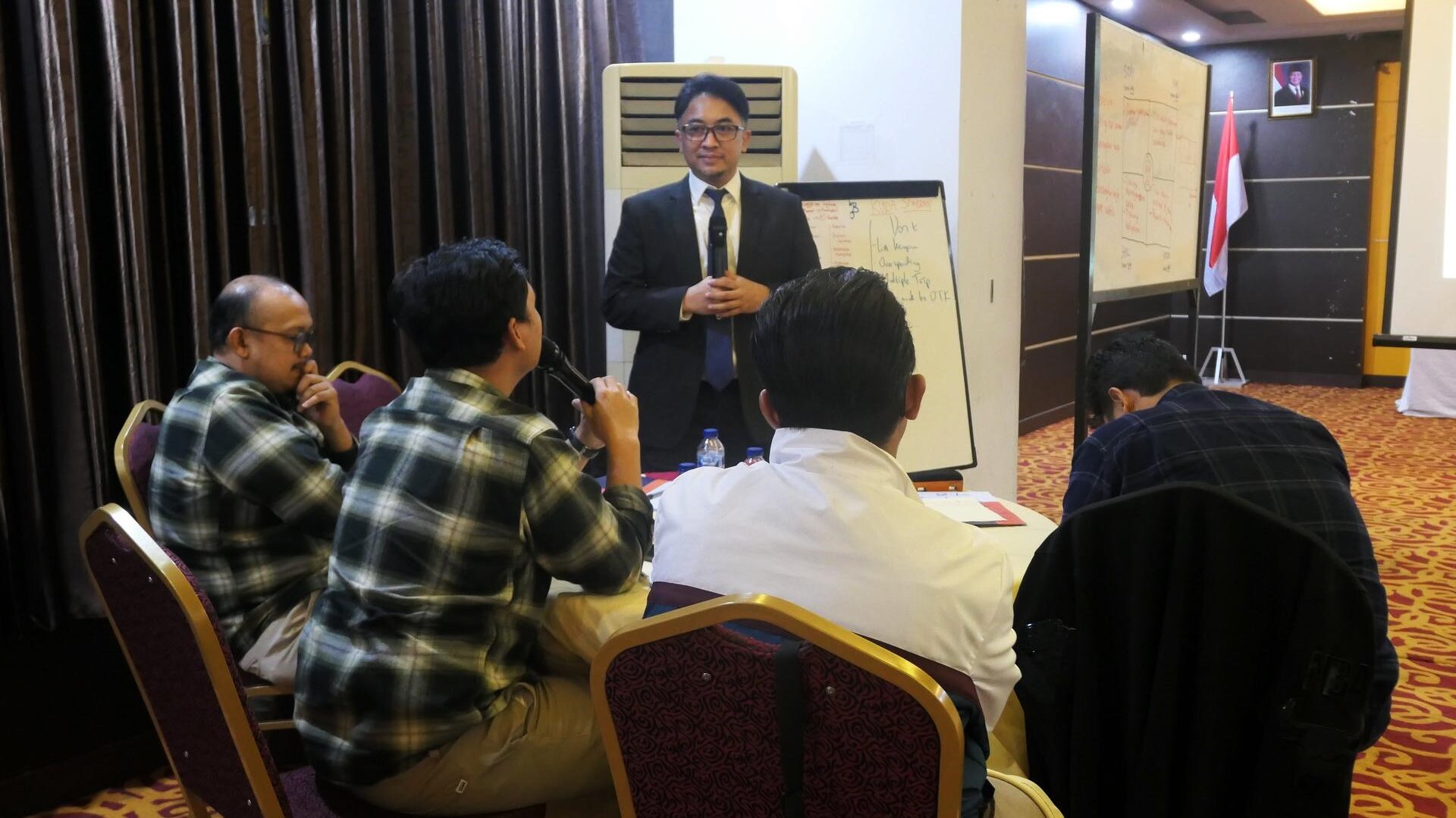 Tanya jawab peserta dengan trainer