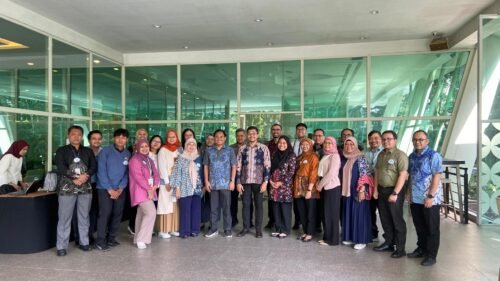 Pelatihan Training of Trainer - Kementerian Luar Negeri Republik Indonesia 11 Foto bersama trainer