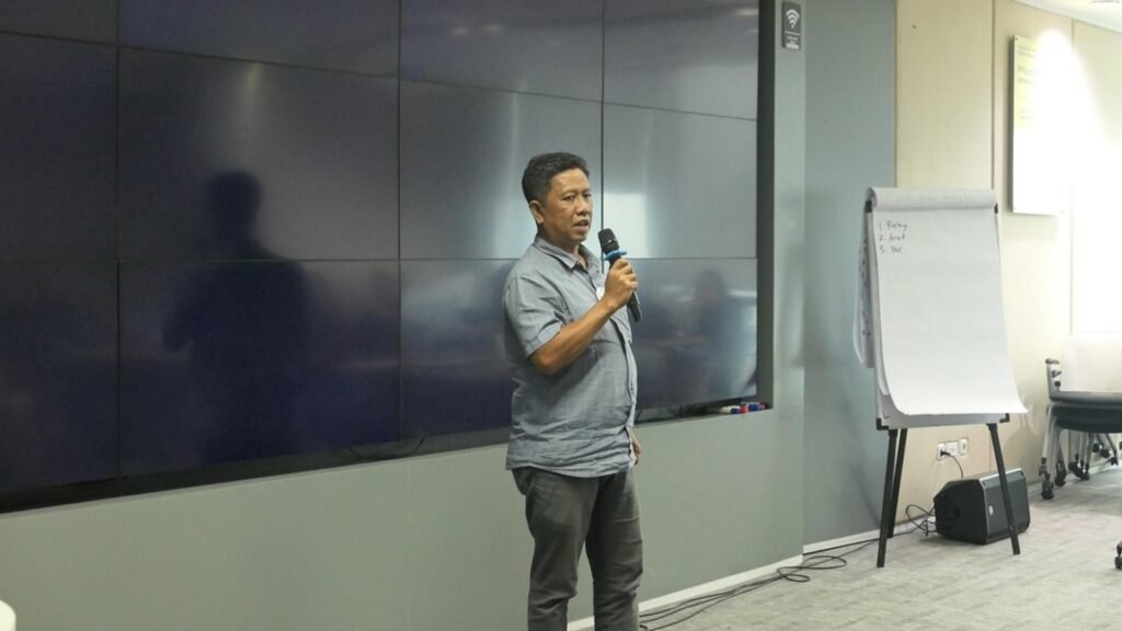 Praktik awal public speaking peserta