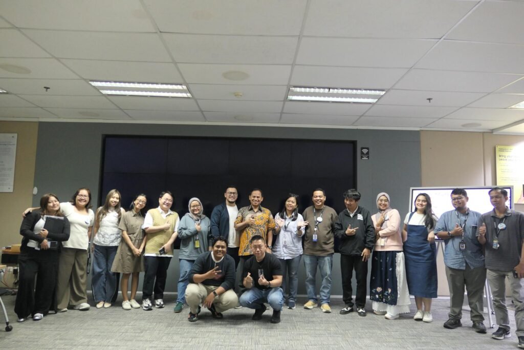 Training The Art of Winning Presentation – PT Samsung Electronics Indonesia Batch 2 1 Foto bersama trainer