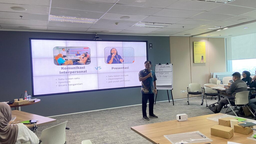 Training The Art of Winning Presentation – PT Samsung Electronics Indonesia Batch 3 3 Pemaparan materi oleh trainer
