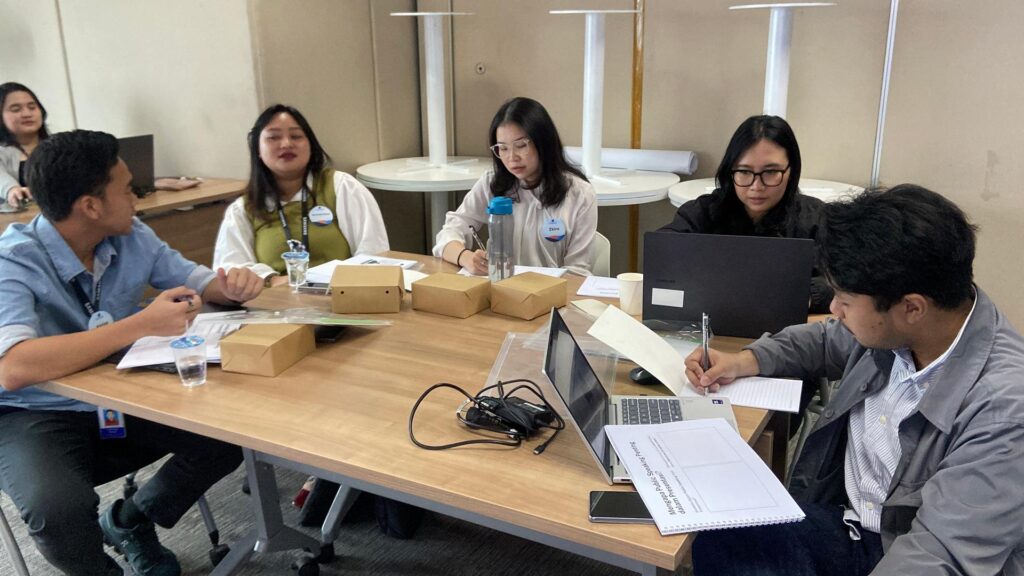 Training The Art of Winning Presentation – PT Samsung Electronics Indonesia Batch 3 4 Peserta mengerjakan tugas individu