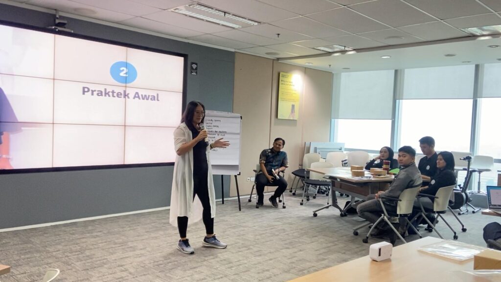 Training The Art of Winning Presentation – PT Samsung Electronics Indonesia Batch 3 6 Praktik awal public speaking peserta