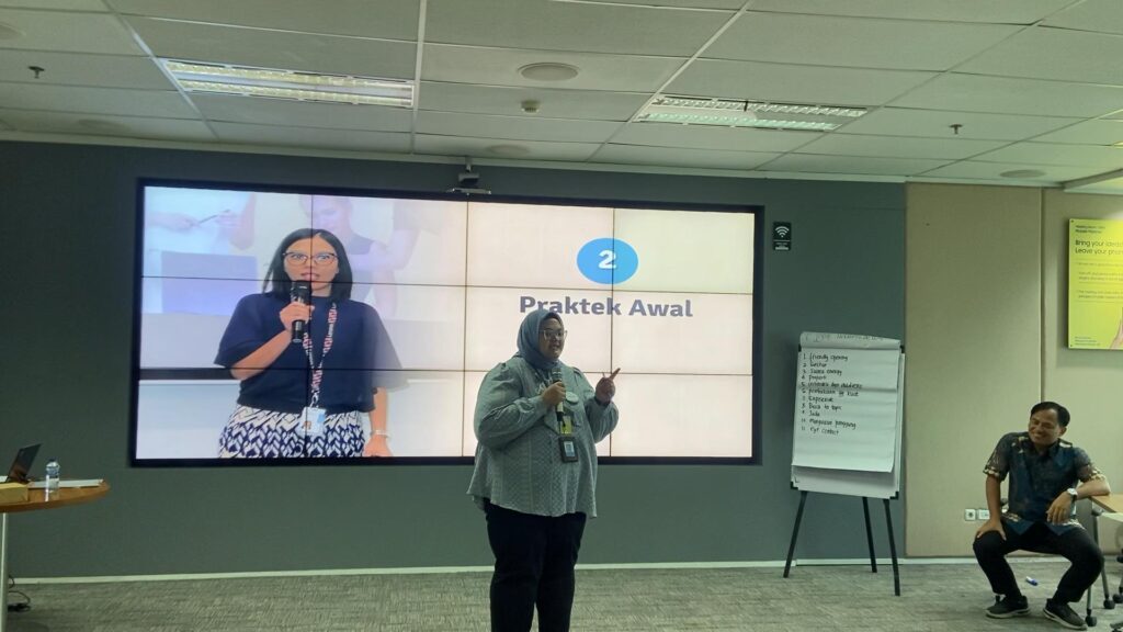 Training The Art of Winning Presentation – PT Samsung Electronics Indonesia Batch 3 8 Lanjutan praktik awal public speaking peserta