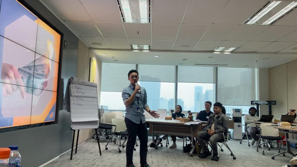 Training The Art of Winning Presentation – PT Samsung Electronics Indonesia Batch 3 9 Peserta bermain games Oops Presentation