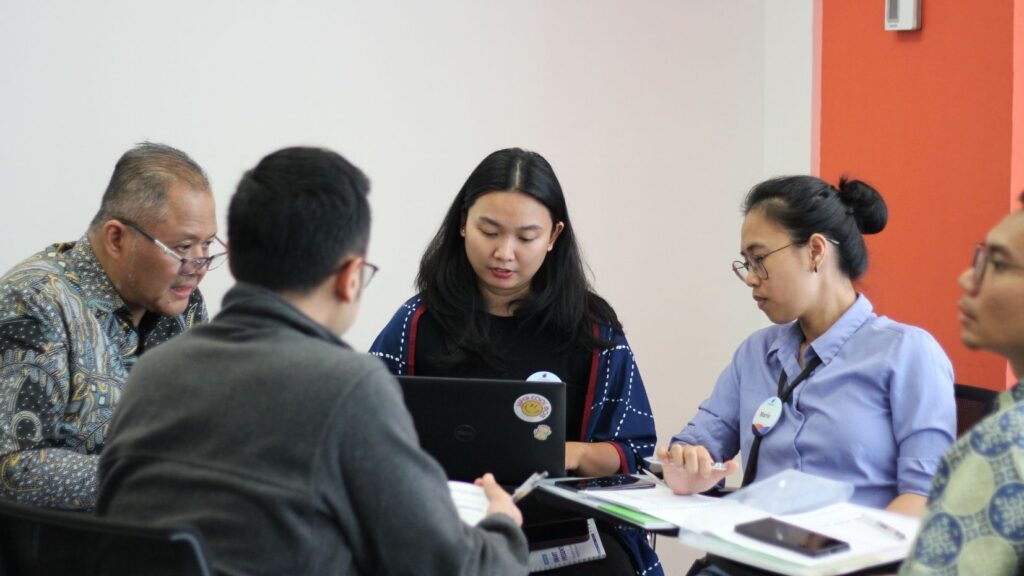Training manager untuk mengembangkan leadership, strategic thinking, decision making, coaching, dan people management. Training Apa yang Cocok untuk Manager
