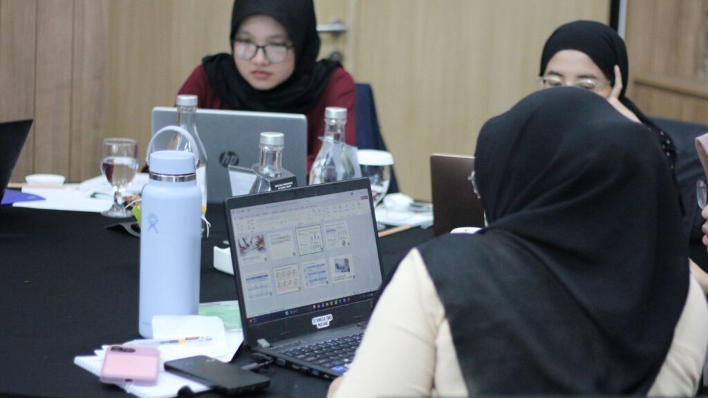 Training Apa yang Cocok untuk Staff? 2 Training yang cocok untuk staff berdasarkan kompetensi, pekerjaan, pengalaman, dan kebutuhan pengembangan karyawan