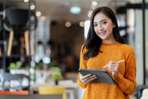 staf marketing adalah