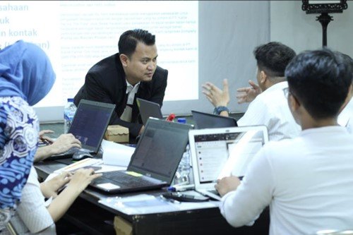 Training Data Visualization for Business Presentation – PT Meratus Line Batch 7 13